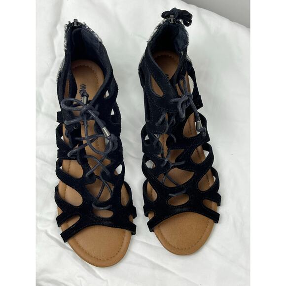 Minnetonka Sandals Black Suede Women’s Size 8 Slip On  Comfort Summer Shoes Flat - Picture 10 of 11